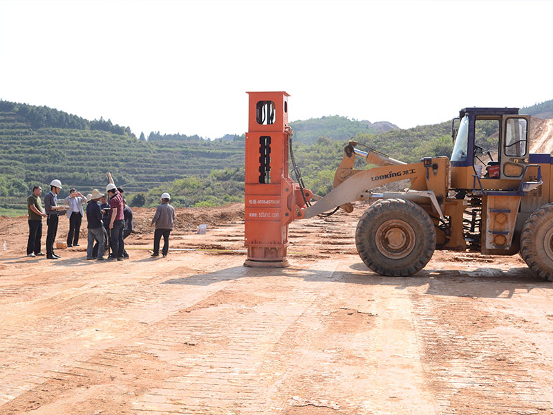 裝載機(jī)液壓打夯機(jī) 裝載機(jī)液壓打夯機(jī)